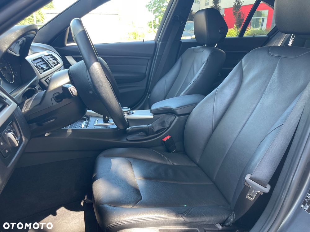 BMW Seria 3 320i - 10