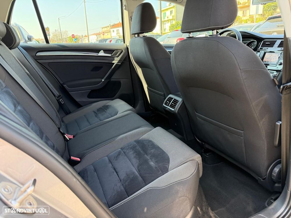 VW Golf 1.6 TDi Highline DSG - 14