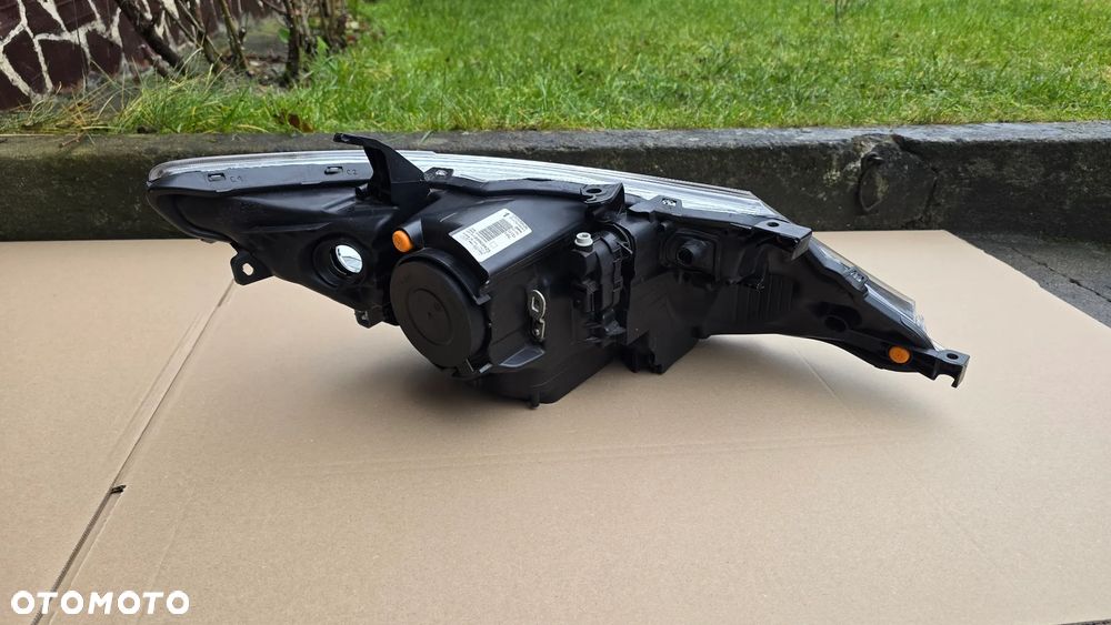 Toyota Auris II 12-15 Lampa Przód Lewa Zwykła z LED DRL Oryginał Europa - 6