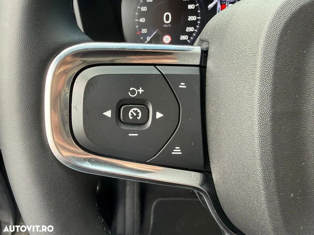 VOLVO XC40 2022 — imagine 13
