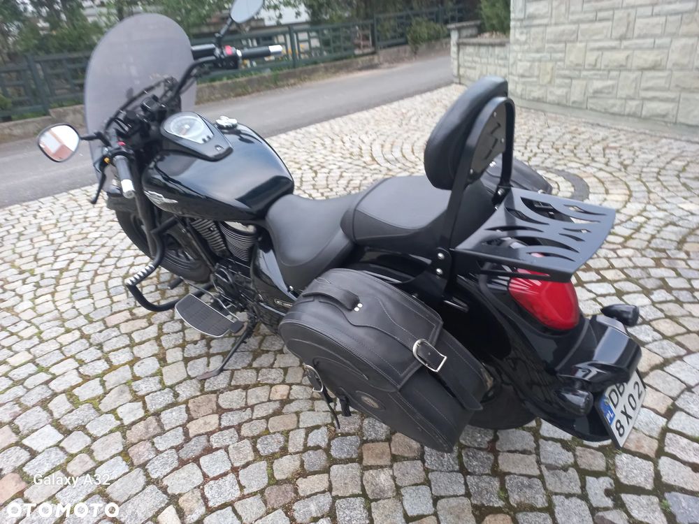 Suzuki Intruder - 3