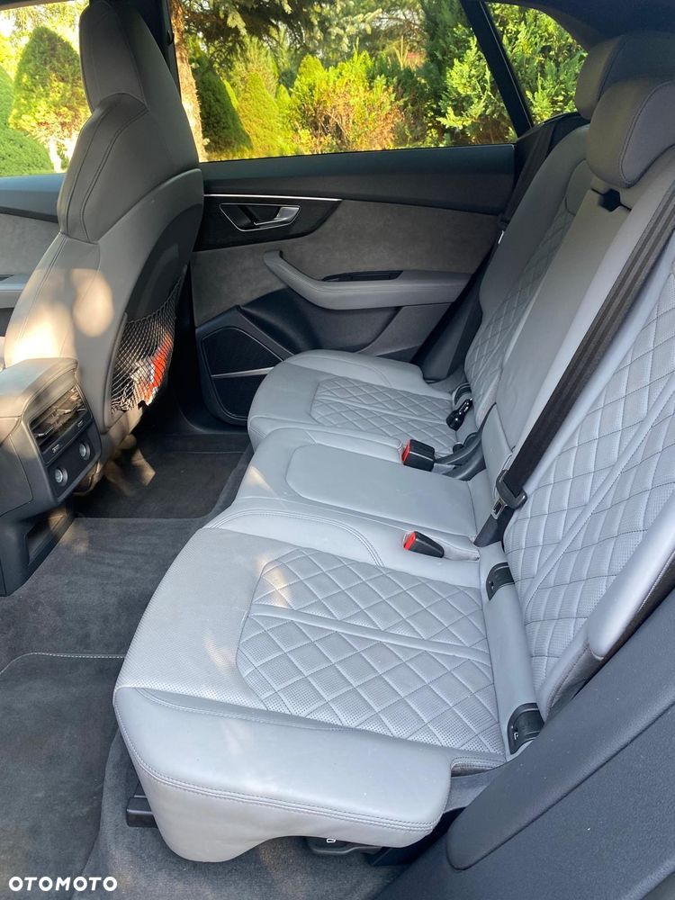 Audi SQ8 - 8