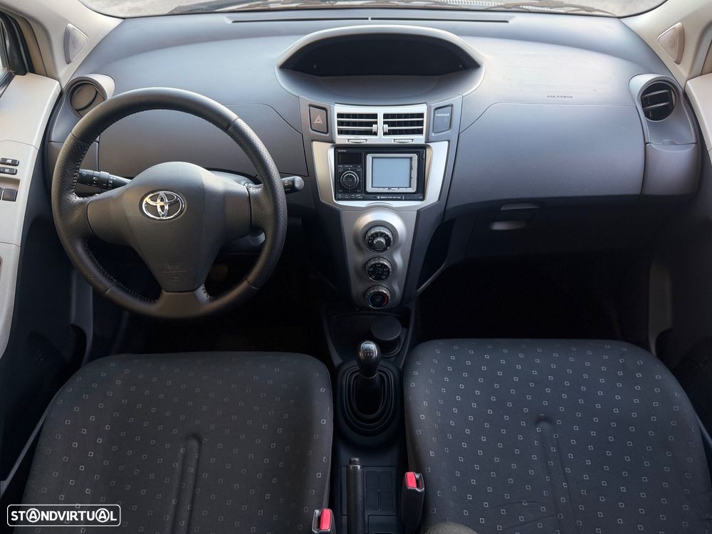 Toyota Yaris 1.3 VVT-i Sol AC+VSC - 10