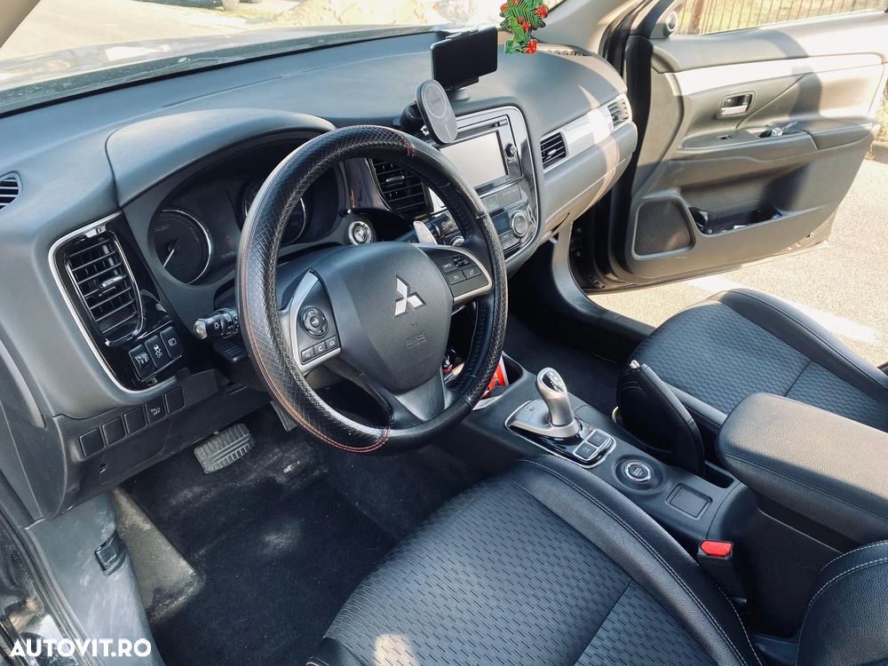 Mitsubishi Outlander - 9