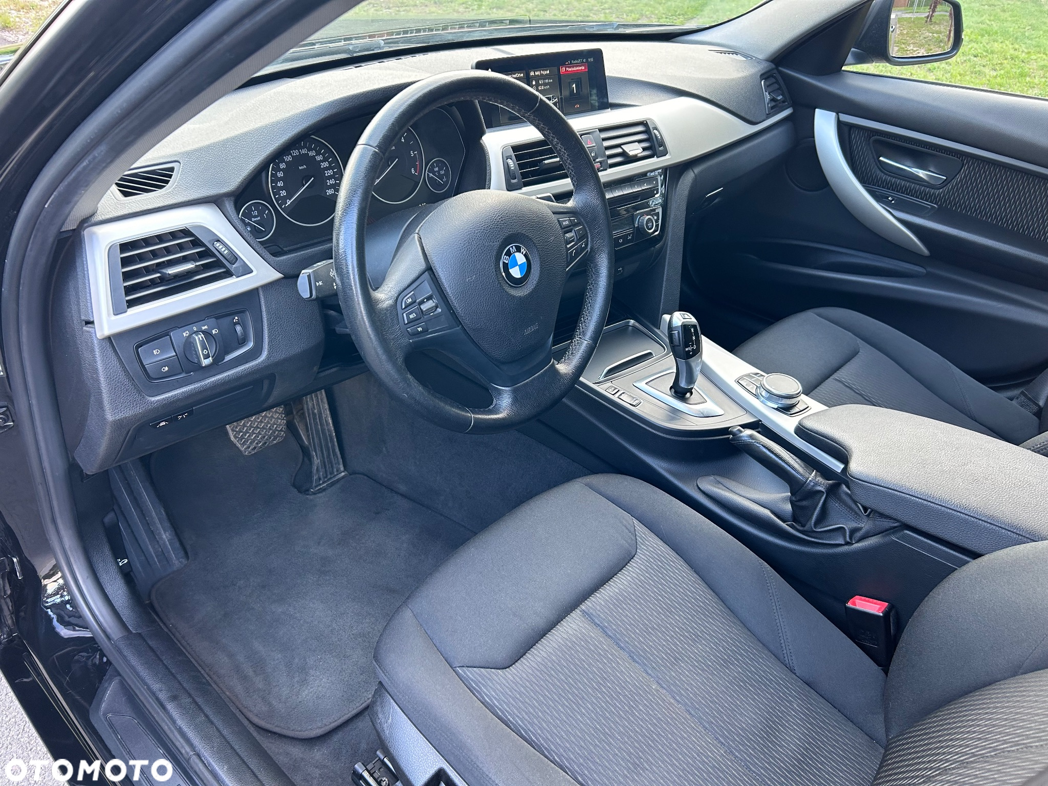 BMW Seria 3 318d Touring Advantage - 9