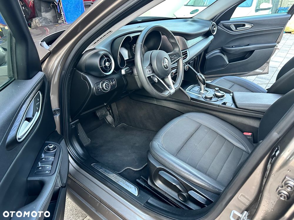 Alfa Romeo Giulia 2.2 D Turbo - 7