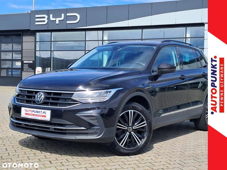 Volkswagen Tiguan - 1