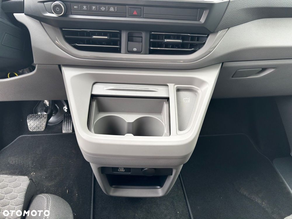 Volkswagen Caravelle - 17