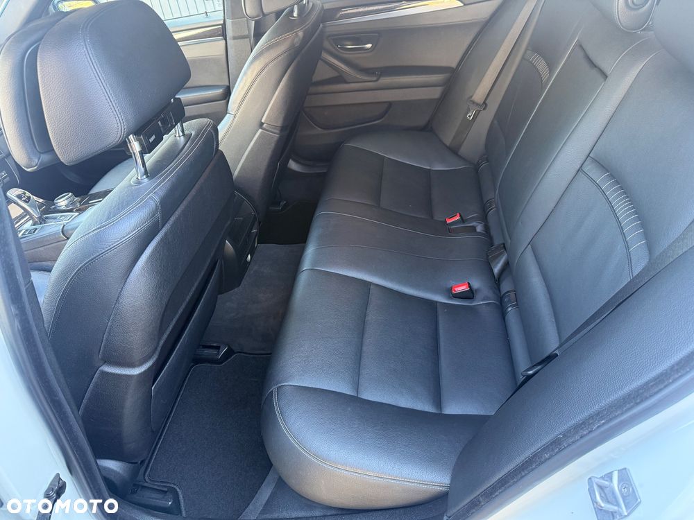 BMW Seria 5 550i - 13