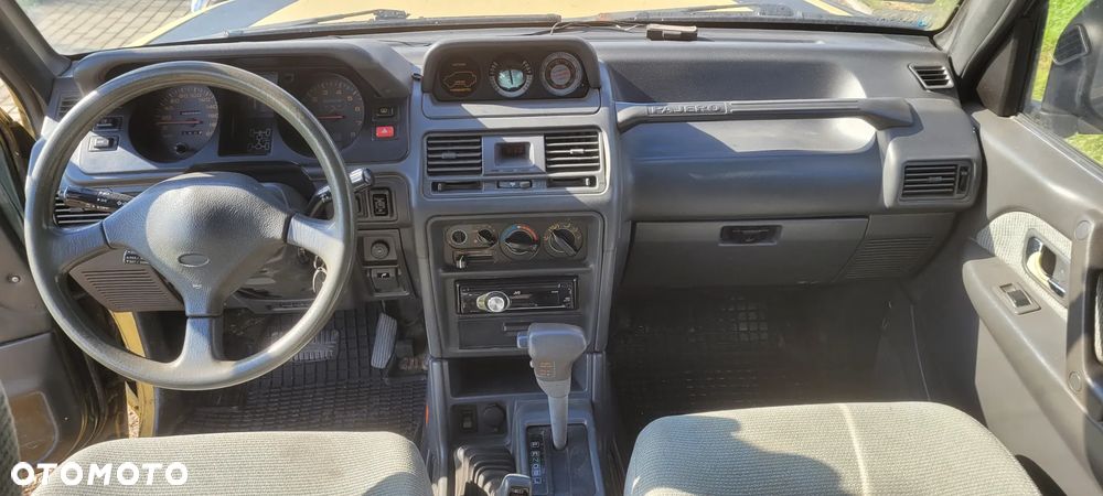 Mitsubishi Pajero - 12