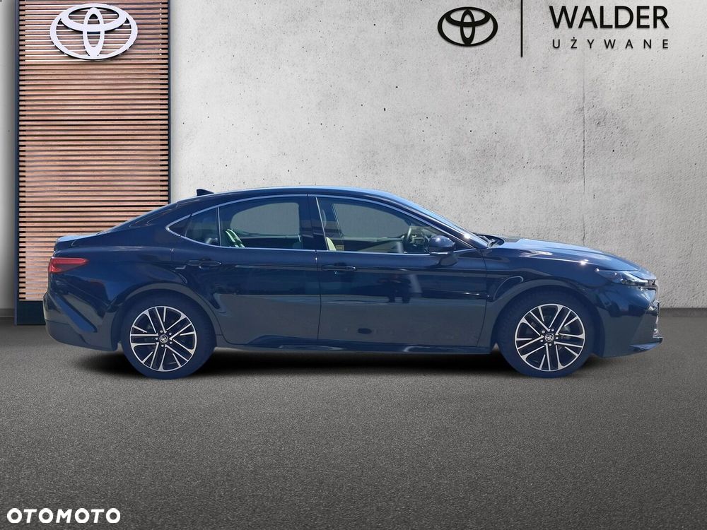Toyota Camry - 6