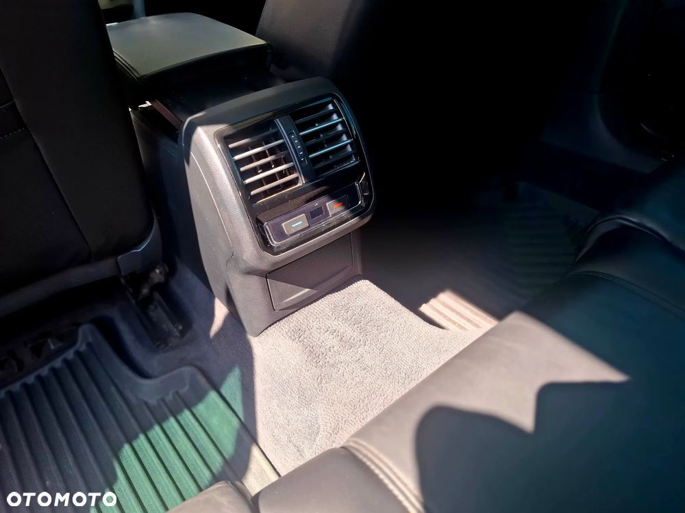 Volkswagen Passat 1.6 TDI SCR DSG Comfortline - 15