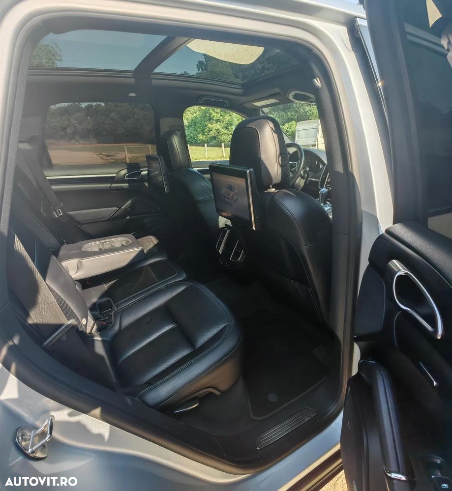 Porsche Cayenne - 10