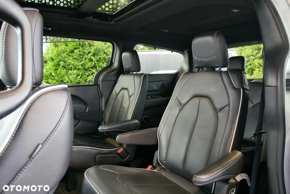 Chrysler Pacifica - 12