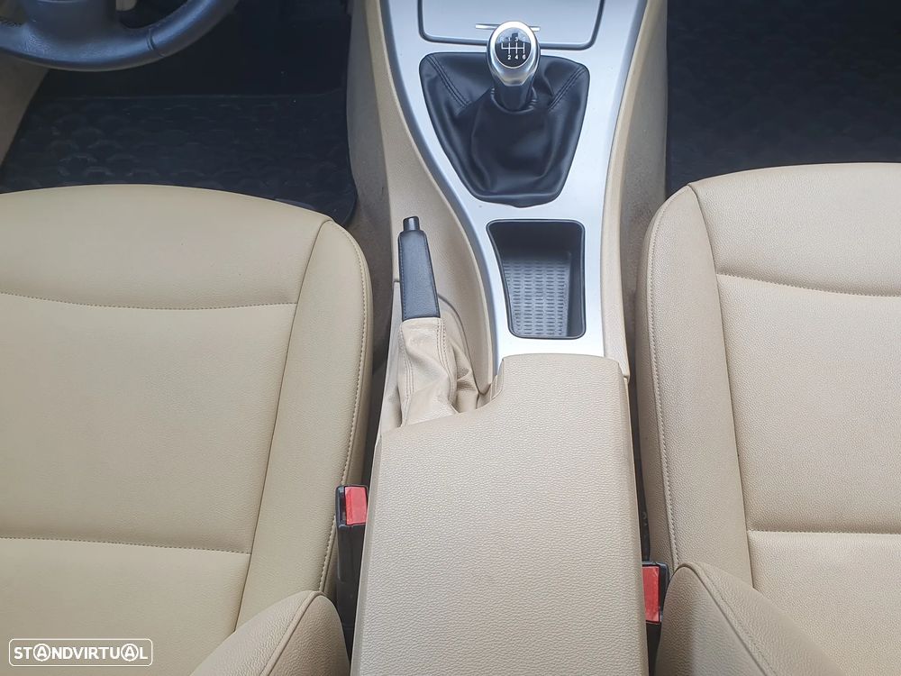 BMW 320 d Exclusive - 24