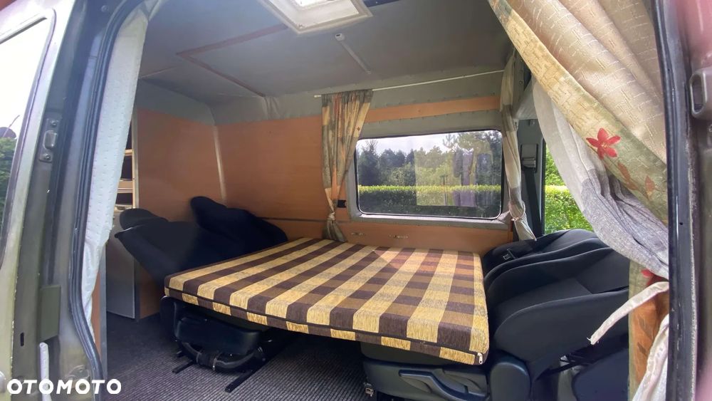 Mercedes-Benz Sprinter - 16