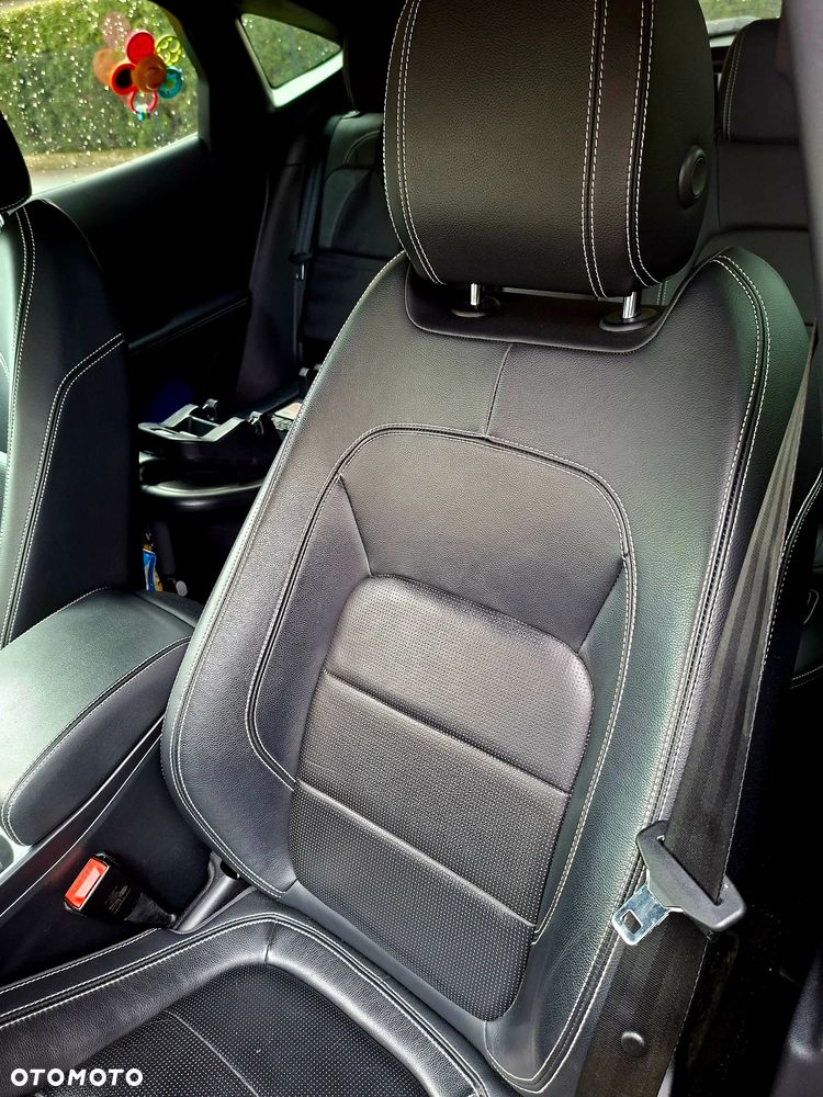 Jaguar E-Pace P200 AWD R-Dynamic SE - 16