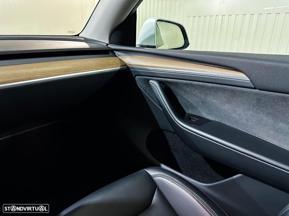 Tesla Model Y Standard - 24