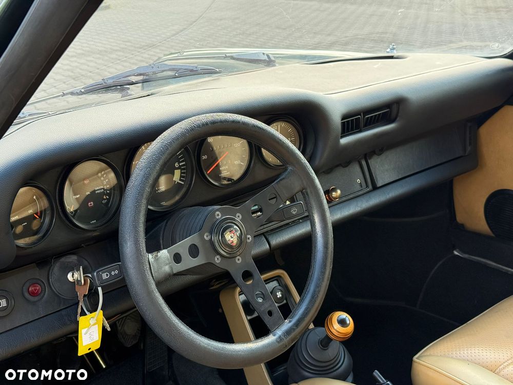 Porsche 911 - 16