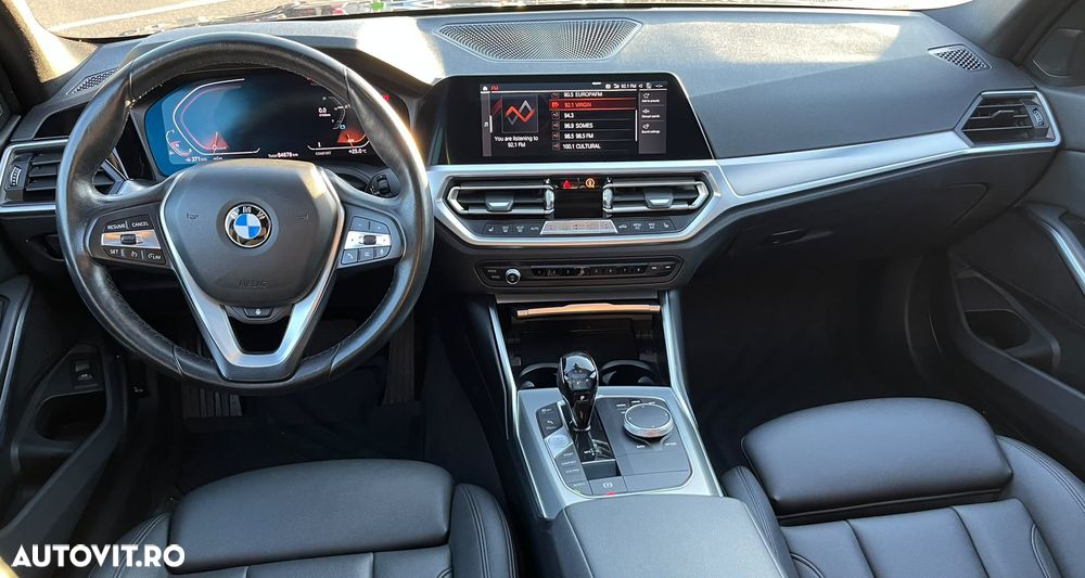 BMW Seria 3 330i xDrive AT - 7