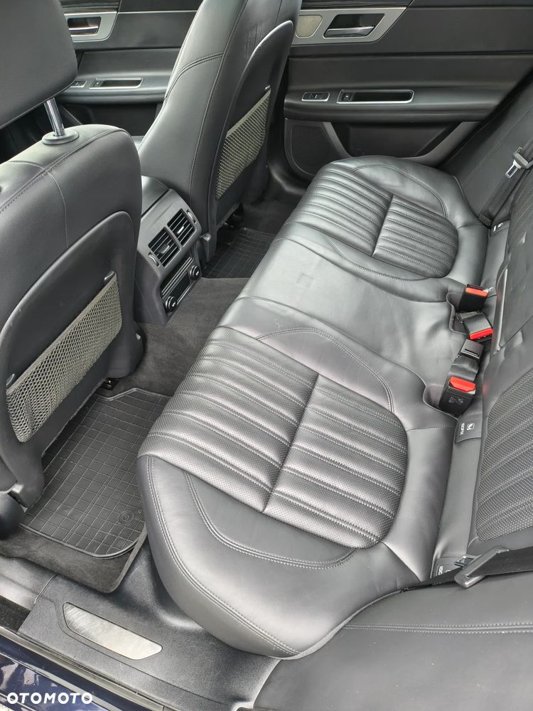 Jaguar XF 25d AWD Portfolio - 17