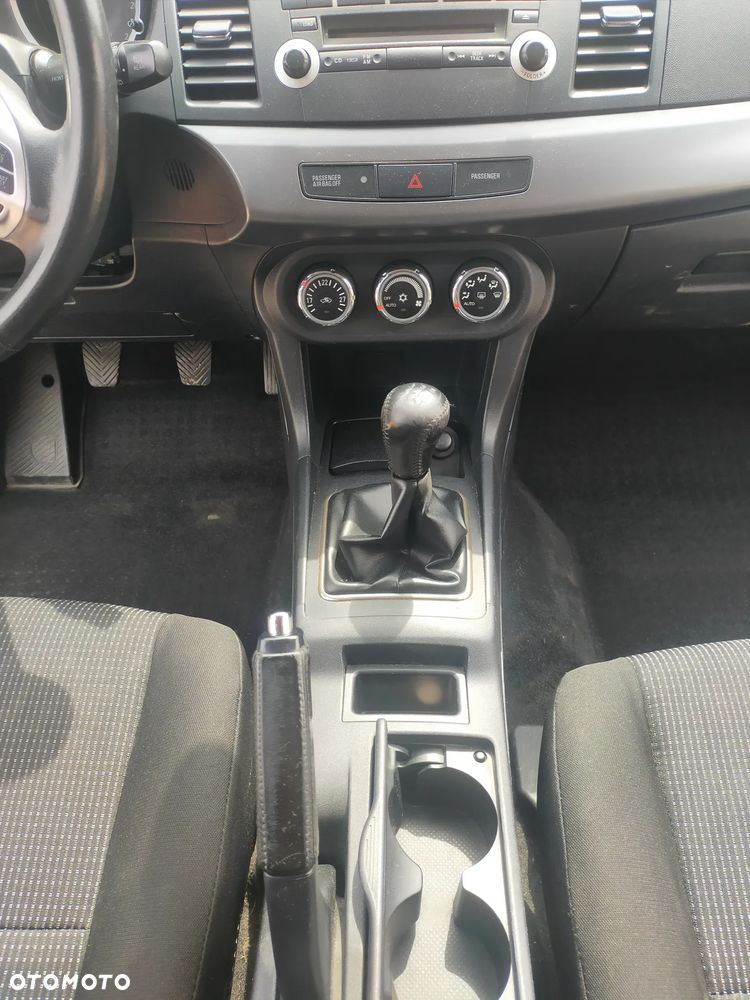 Mitsubishi Lancer 1.8 Intense - 27