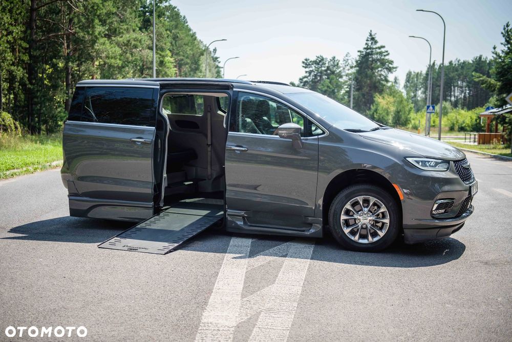 Chrysler Pacifica - 12