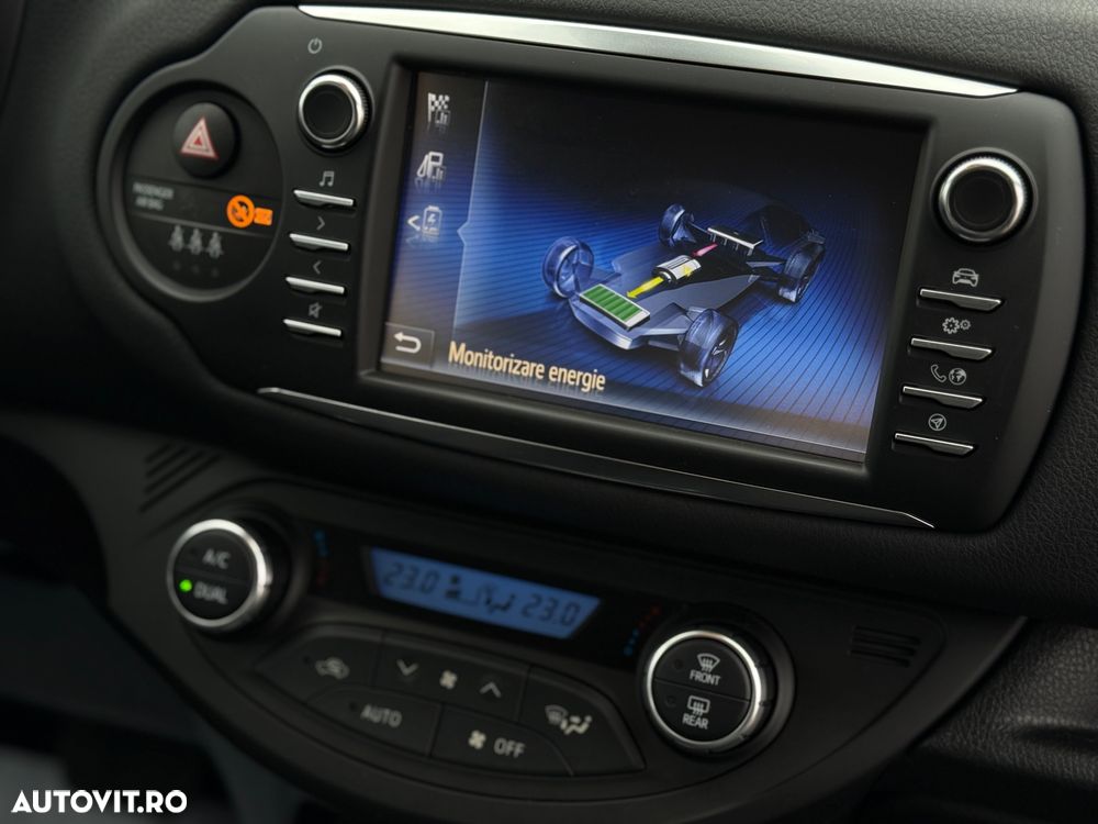 Toyota Yaris Hybrid 1.5 VVT-i Team Deutschland - 17