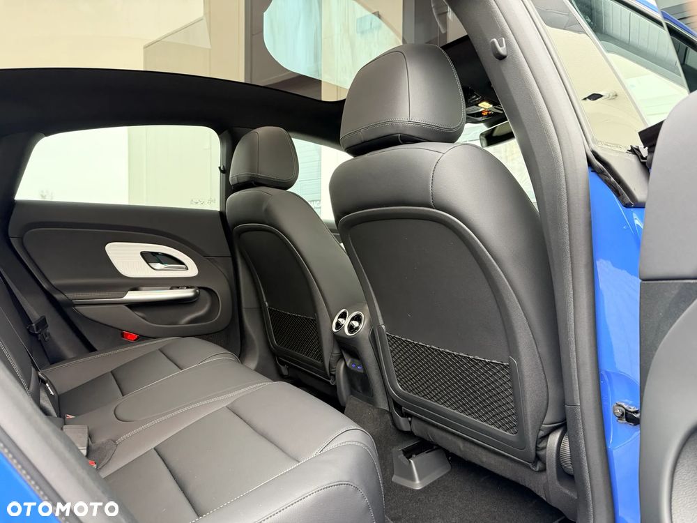 Mercedes-Benz CLA - 25