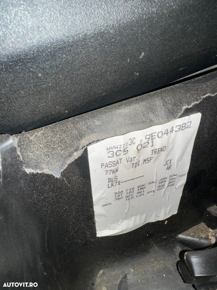 Dezmembram Passat b6 break 1.9 BLS - 7