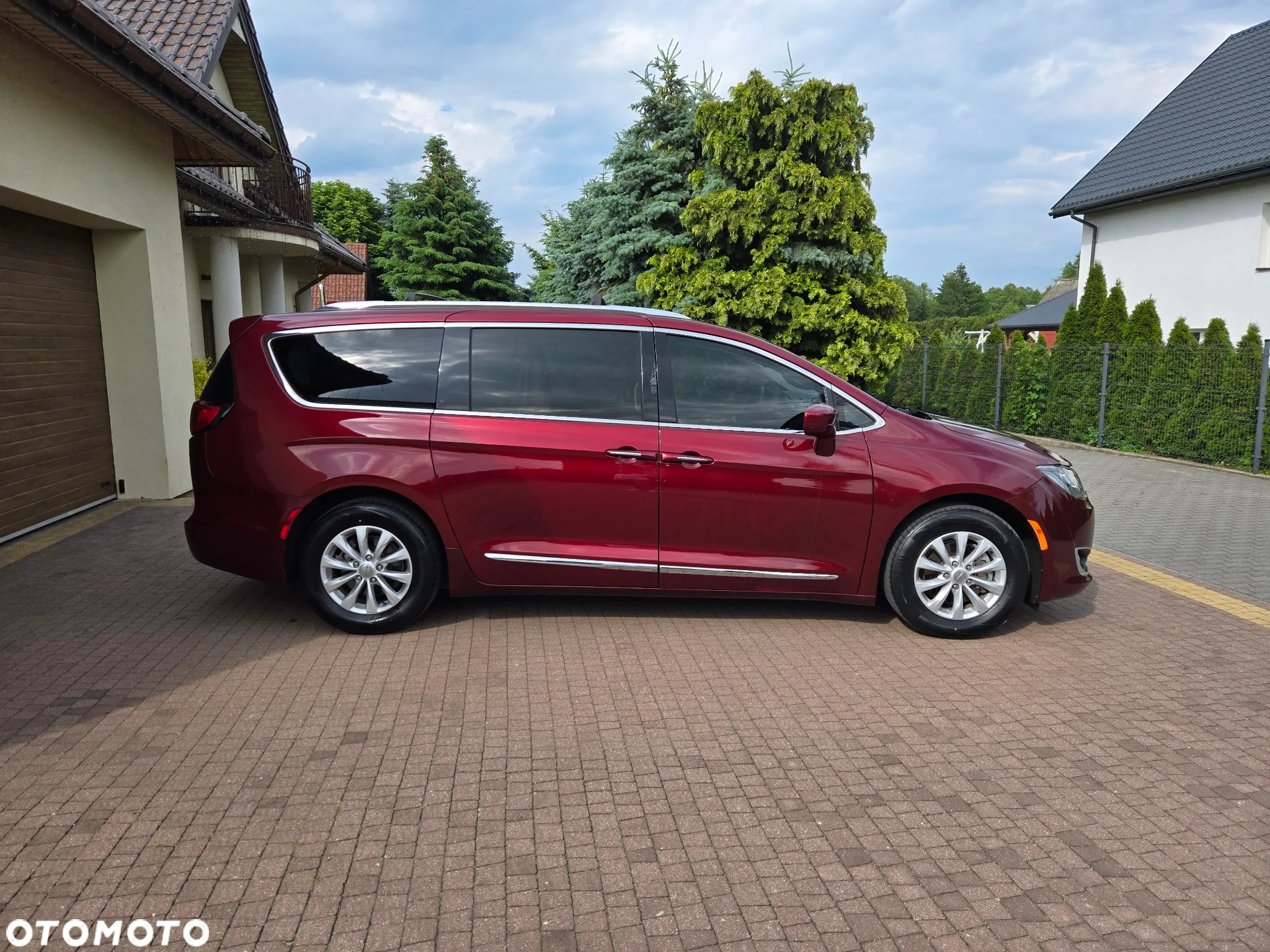 Chrysler Pacifica - 4