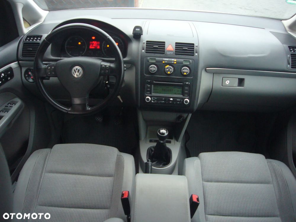 Volkswagen Touran 2.0 TDI DPF Highline - 15