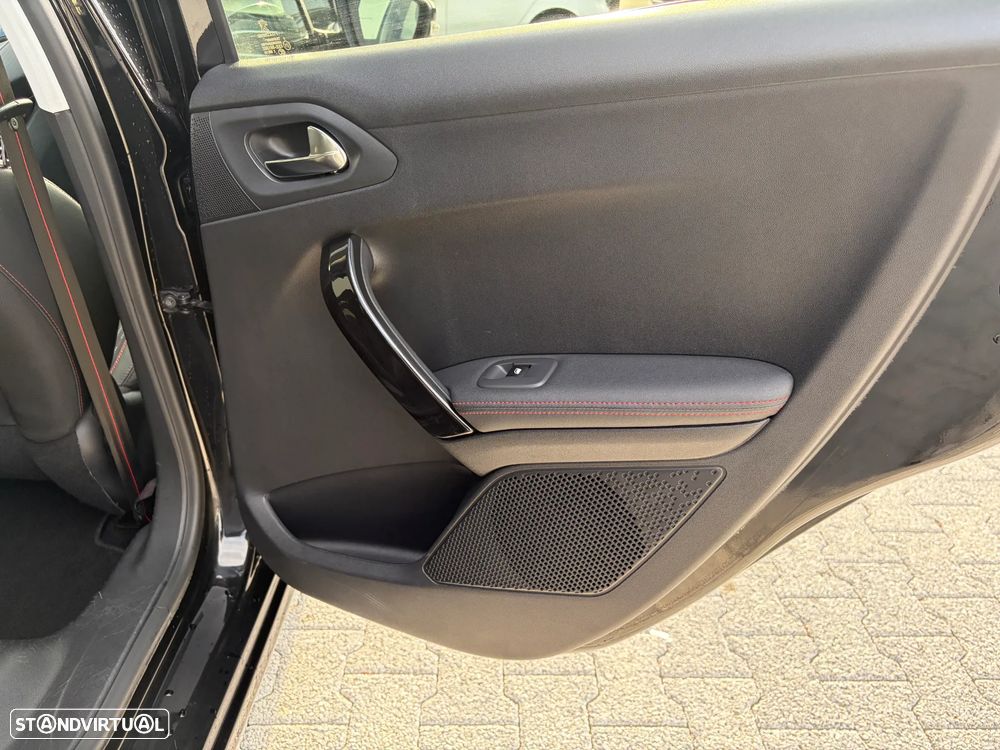 Peugeot 208 - 38