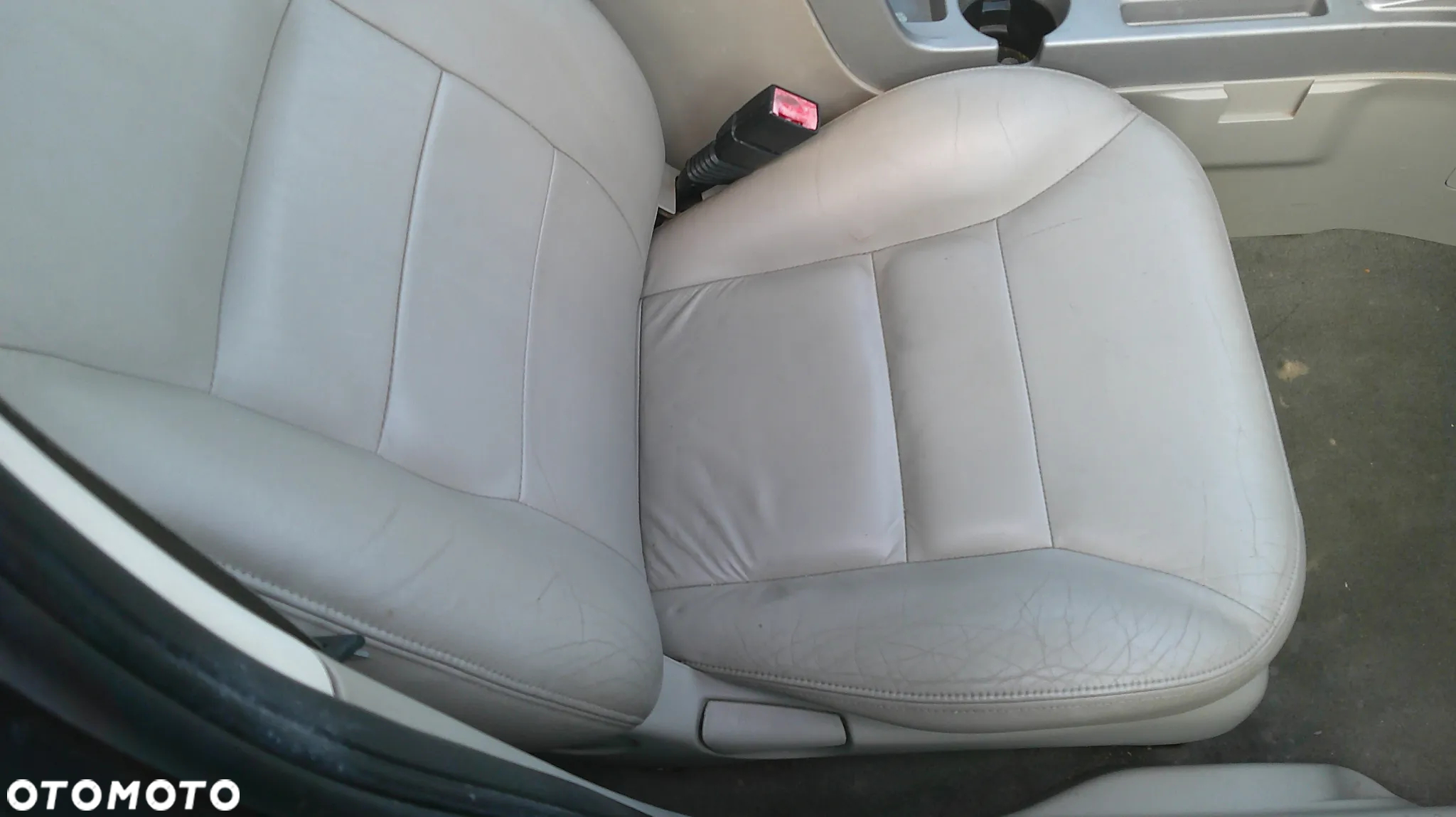 KANAPA FOTELE BOCZI Ford Escape II 2007 r. Wszystkie części - 2