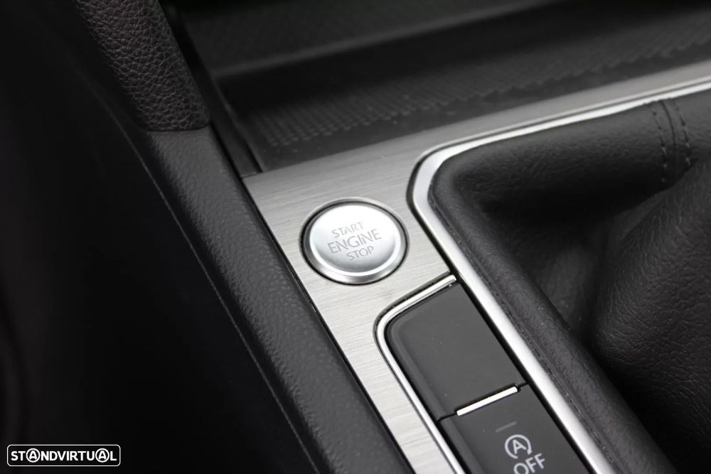 VW Passat 2.0 TDI Elegance - 30