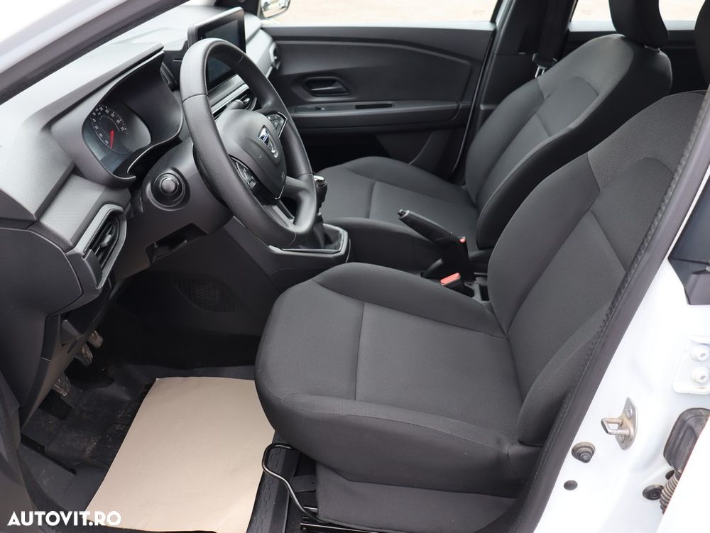 Dacia Logan SCe 65 Essential - 10