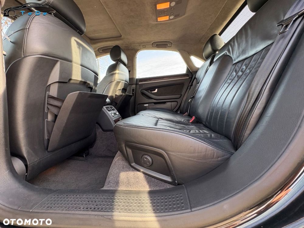 Audi A8 4.2 Quattro - 33