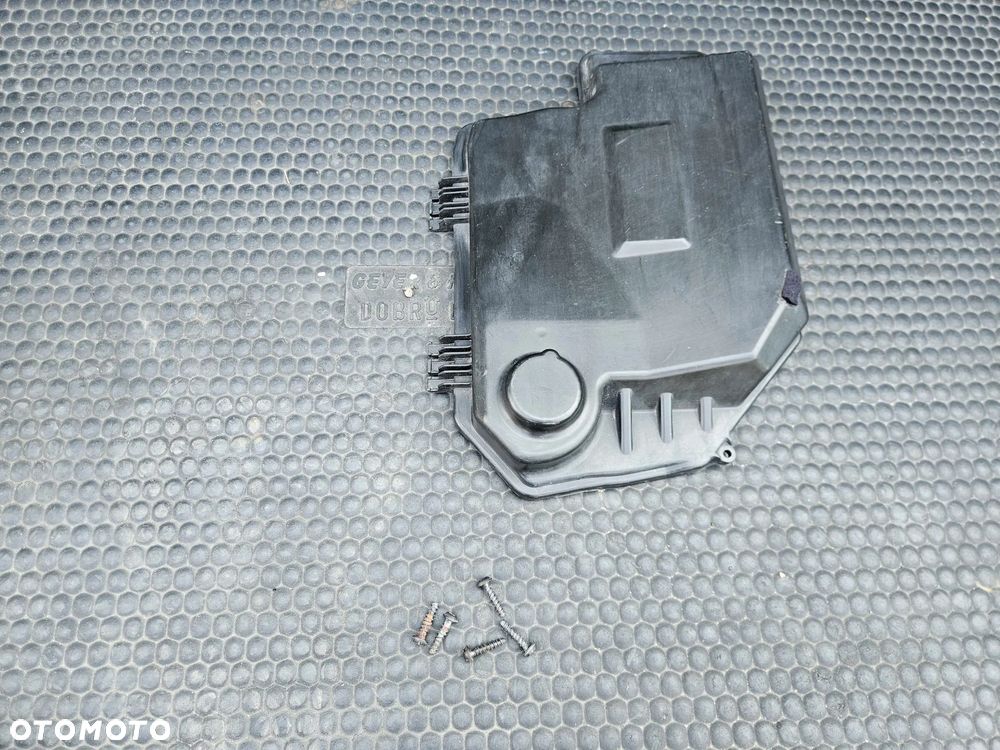Obudowa Oslona Skrzynka Bezpiecznikow Pokrywa Uszczelka Komputer Sterownik Silnika Europa Audi A6 C6 - 13
