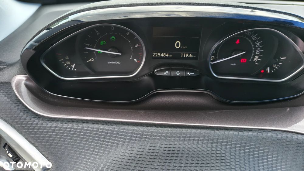 Peugeot 2008 1.6 e-HDi Allure S&S - 14