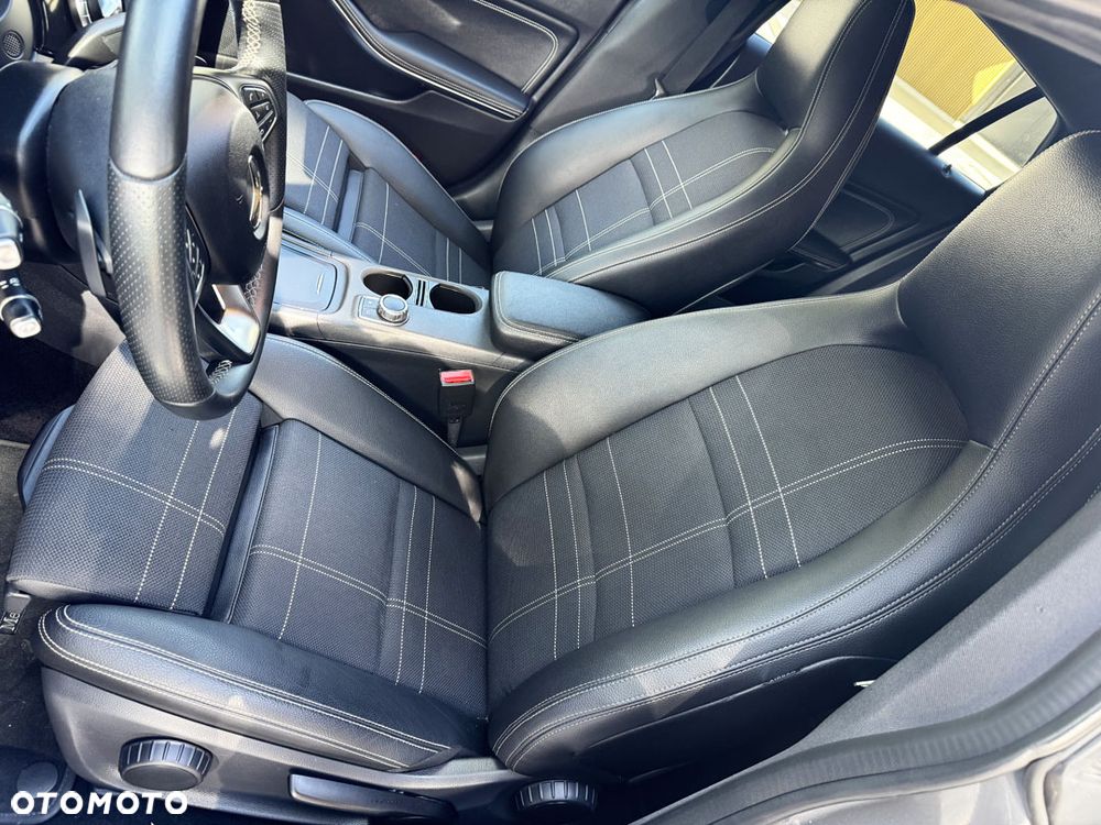 Mercedes-Benz CLA 200 7G-DCT AMG Line - 19