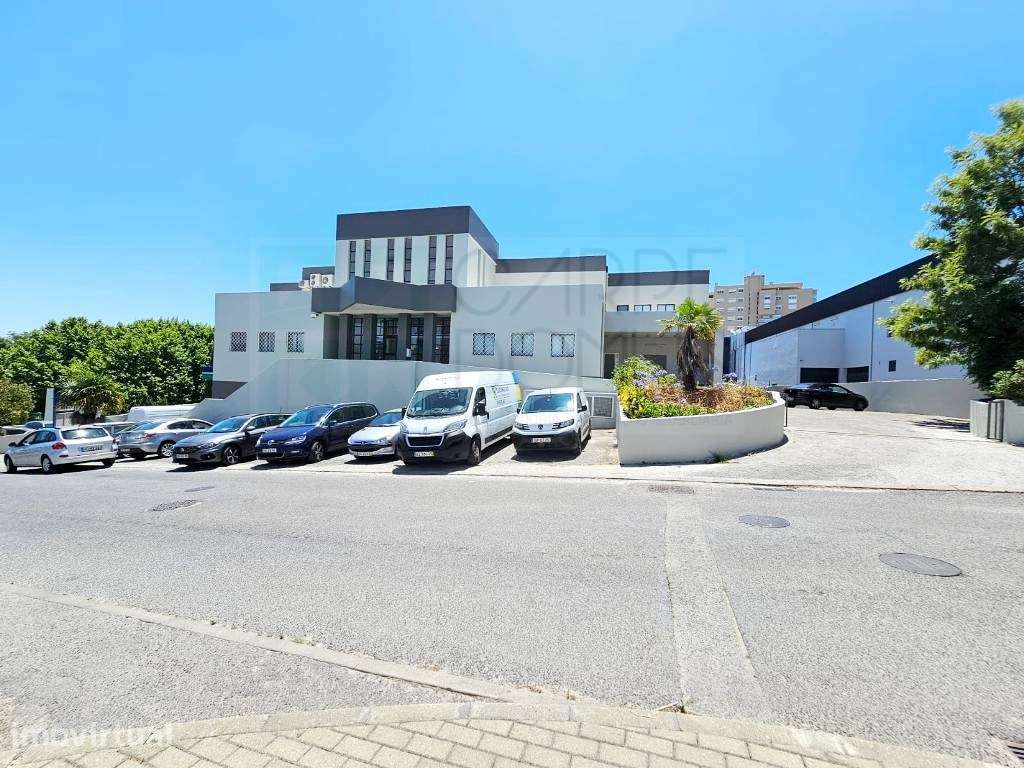 Espaçoso e funcional escritório com 600m2, em Carnaxide, Oeiras - Grande imagem: 4/60