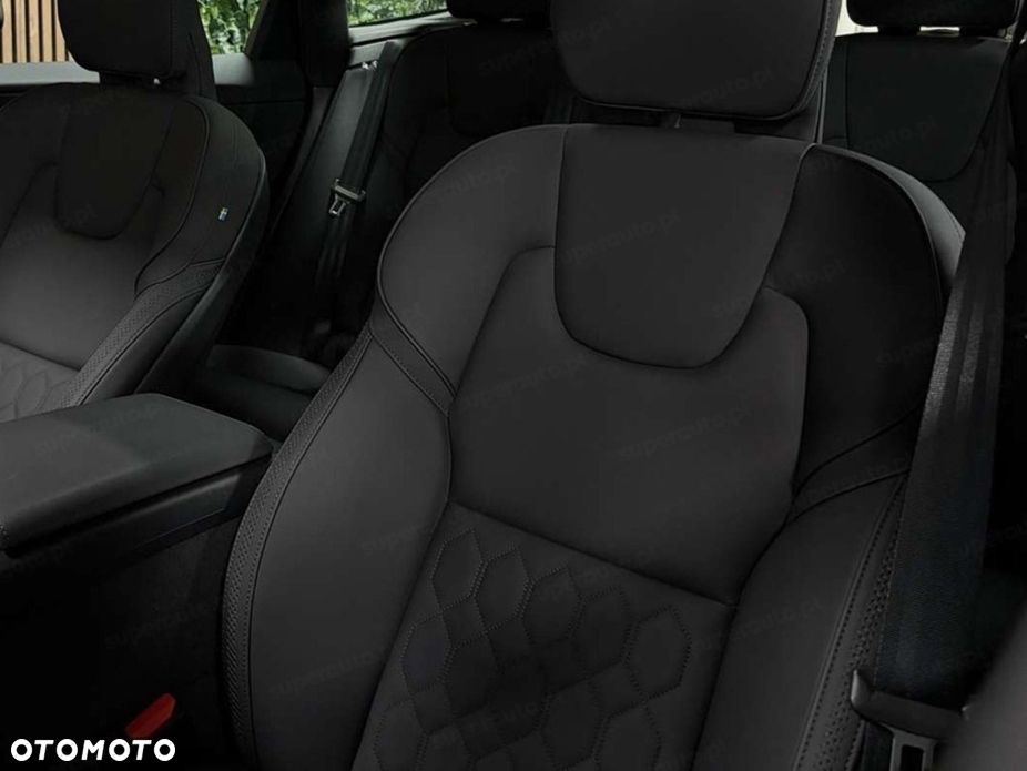 Volvo XC 60 B5 B AWD Plus Dark - 8