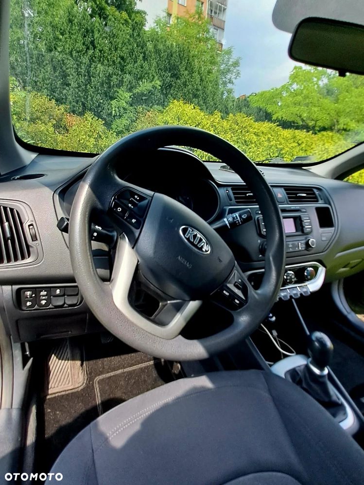 Kia Rio - 12
