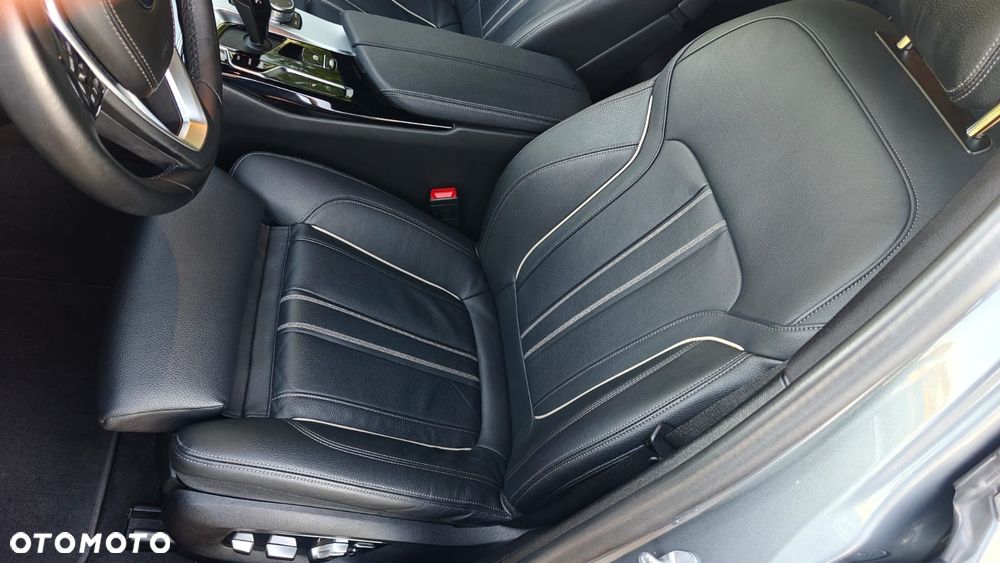 BMW Seria 5 520i Luxury Line - 36