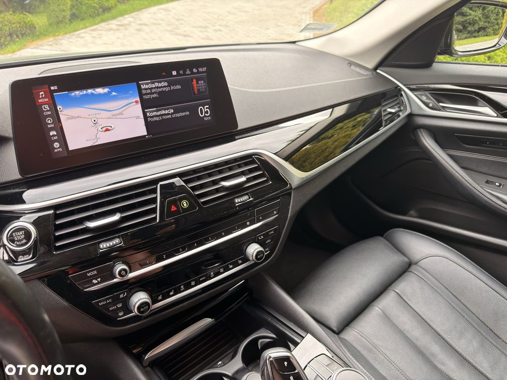 BMW Seria 5 530i GPF xDrive Sport Line sport - 8