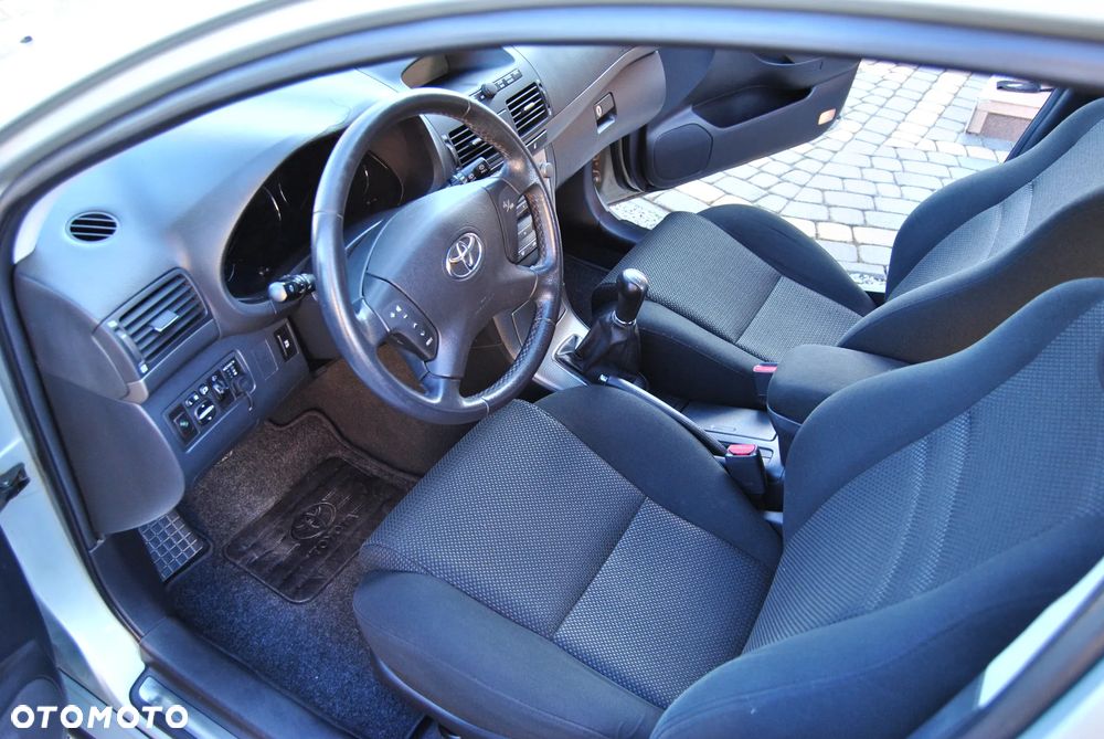 Toyota Avensis 1.8 VVT-i Sol - 5