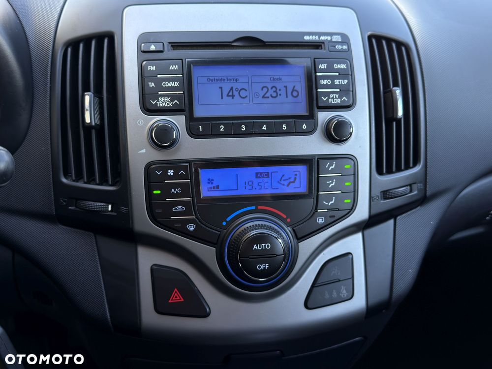 Hyundai i30 1.6 Comfort EU5 - 16