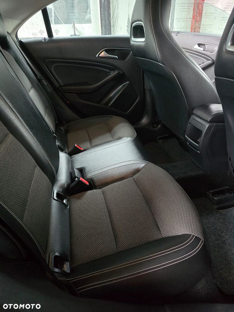 Mercedes-Benz CLA 180 7G-DCT - 14