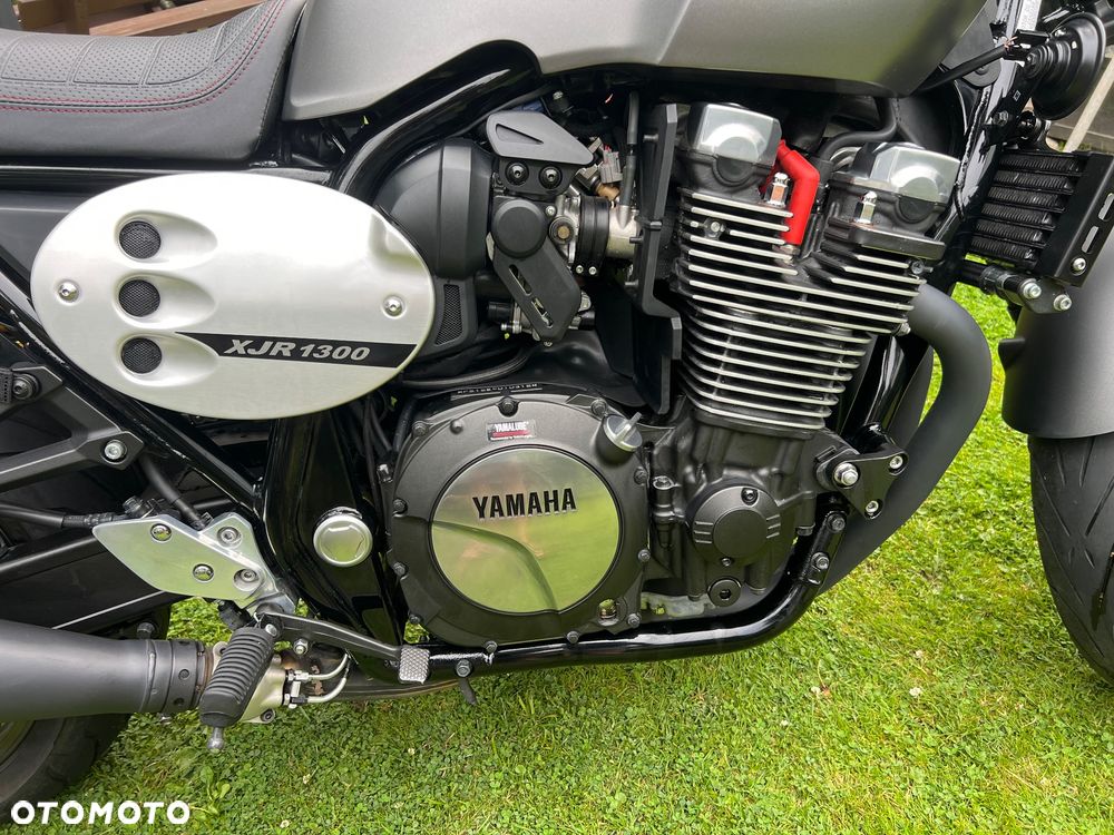 Yamaha XJR - 8