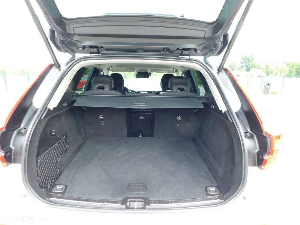 Volvo XC 60 B4 B Momentum Pro - 25